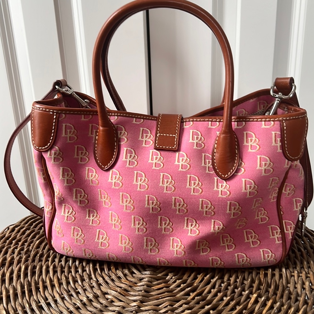 Dooney & BOURKE Pink Signature Canvas/Leather Trim Shoulder Bag - Picture 3 of 8